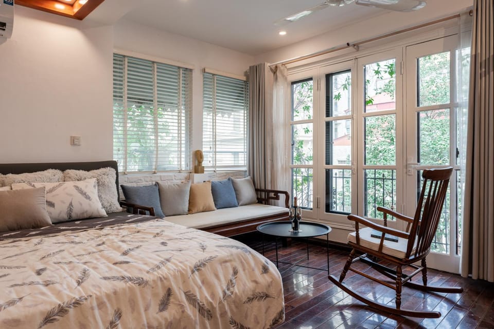 Antique Studio 4 - HV4 Apartment in Hanoi