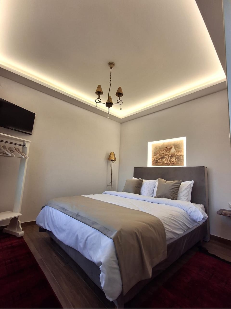 Bed, Natural landscape, TV and multimedia, View (from property/room), Balcony/Terrace, Bedroom, City view, Mountain view, heating, internet