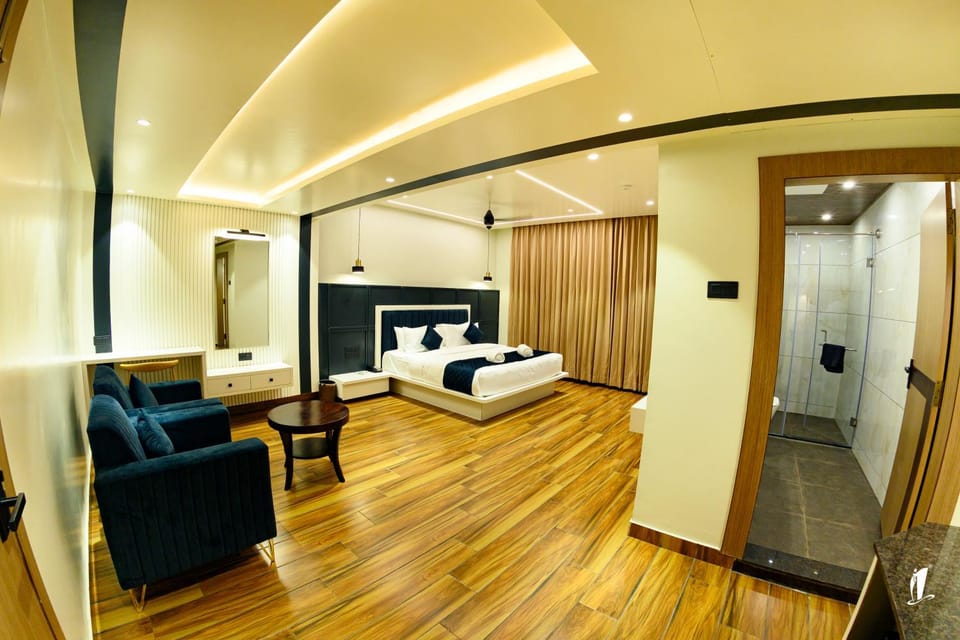 Bed, Living room, Photo of the whole room, Seating area, Bedroom