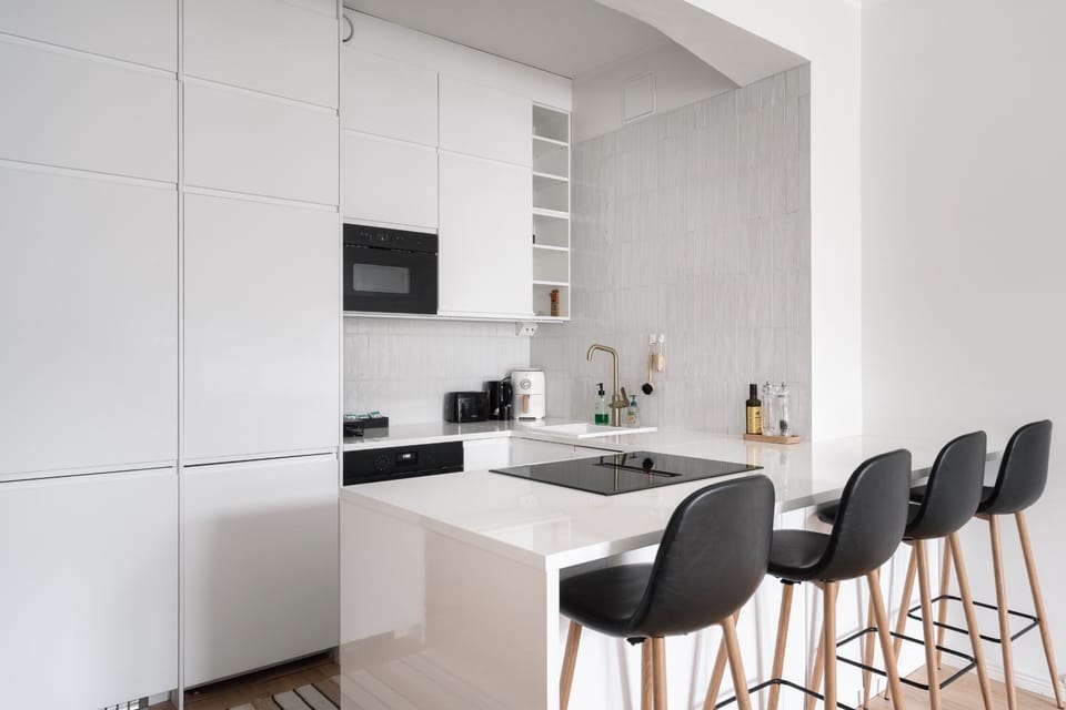Kitchen or kitchenette, Seating area, Dining area, stove