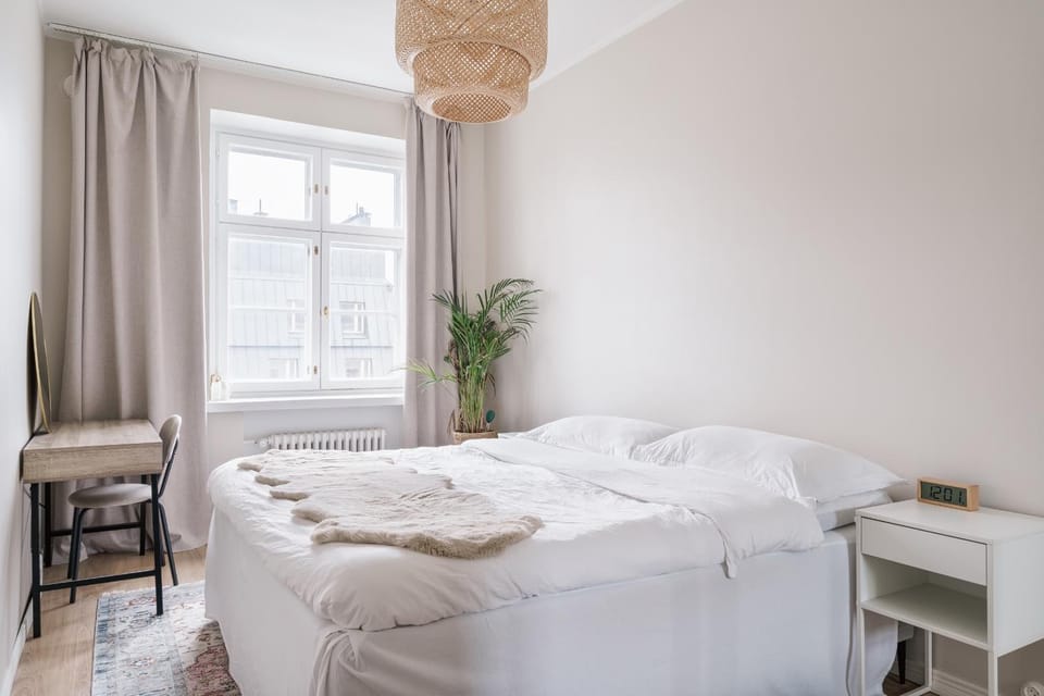 Bed, Photo of the whole room, Bedroom, towels