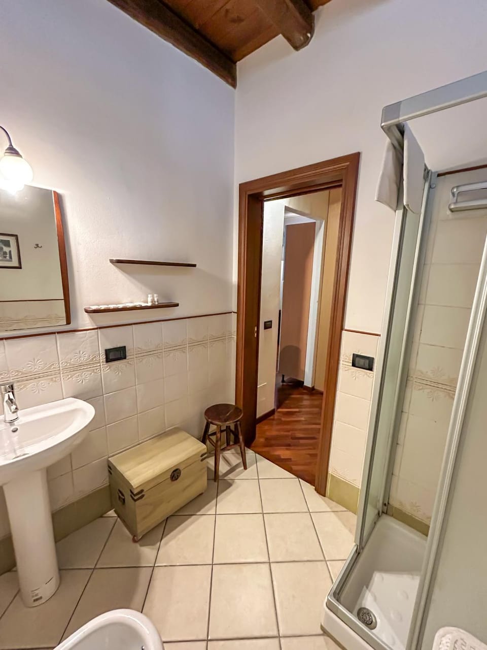 Shower, Toilet, Bathroom, Decorative detail, heating, air conditioner