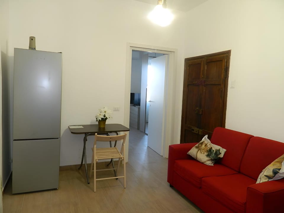 Kitchen or kitchenette, Living room, Seating area, oven