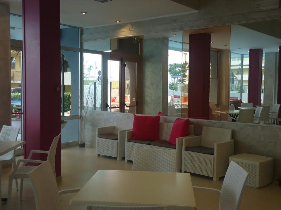 Communal lounge/ TV room, Lobby or reception