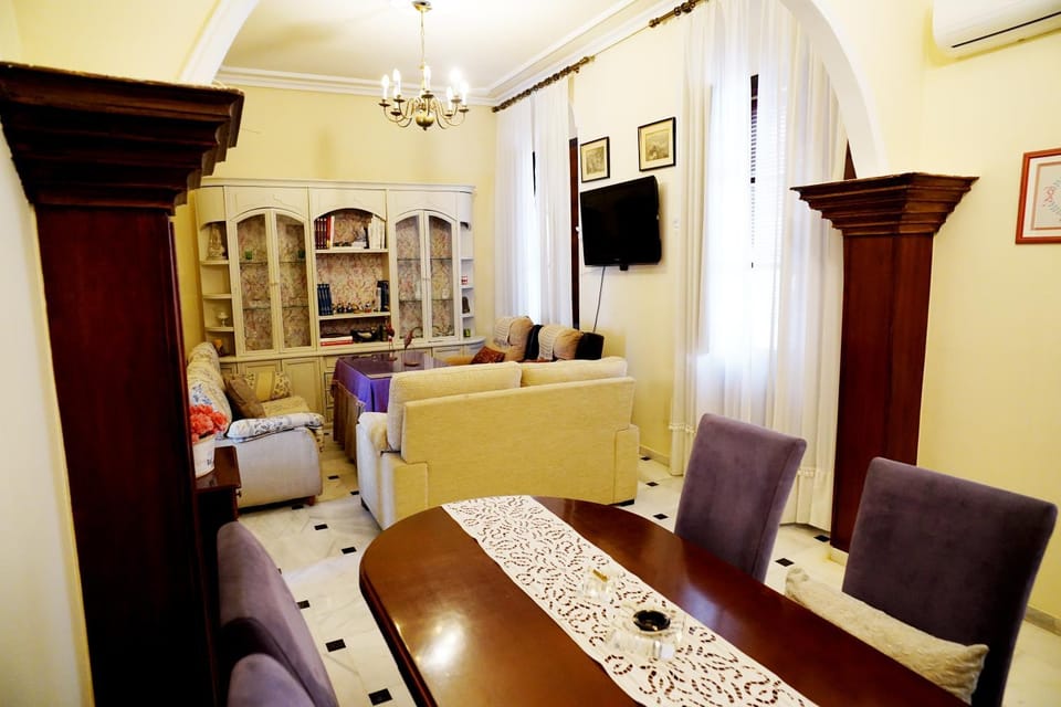 Communal lounge/ TV room, TV and multimedia, air conditioner