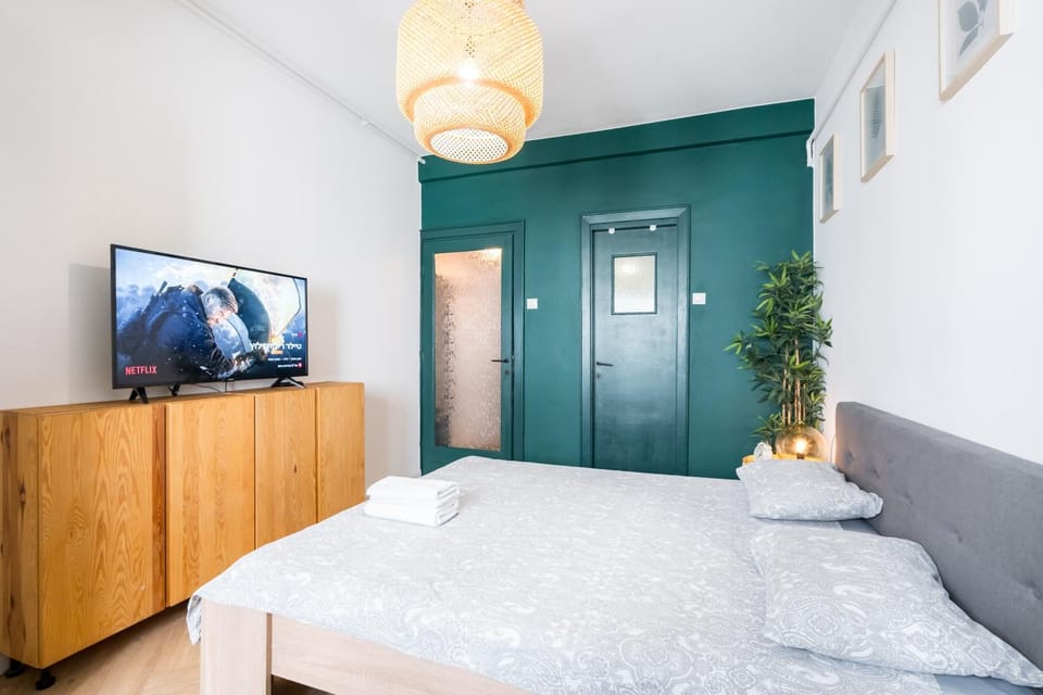 Bed, TV and multimedia