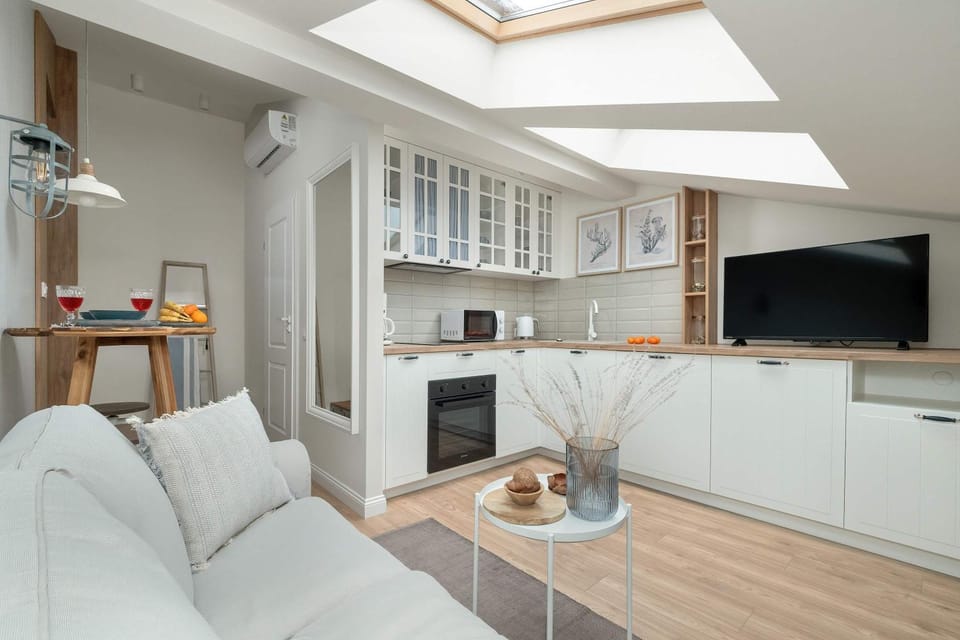 Kitchen or kitchenette, Living room, Seating area, stove