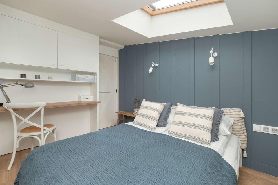 Bed, Photo of the whole room, Bedroom