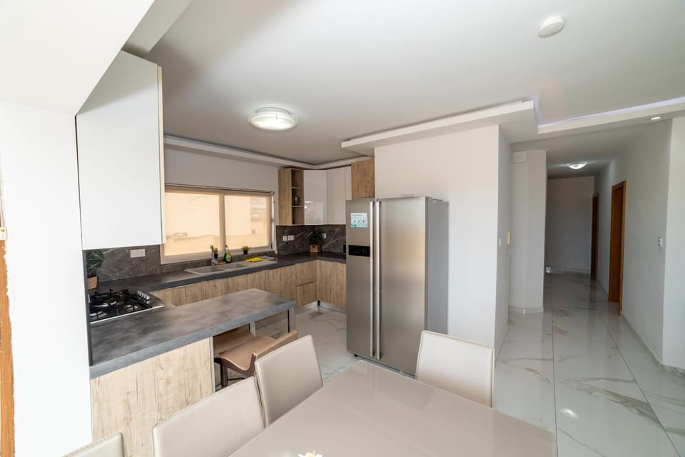 Peaceful Penthouse 3 bed with views - by HostMT Apartment in Saint Paul's Bay