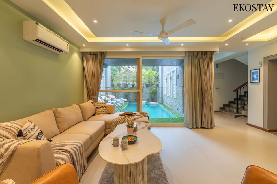 TV and multimedia, Living room, Seating area, Pool view, Swimming pool, sunbed, air conditioner