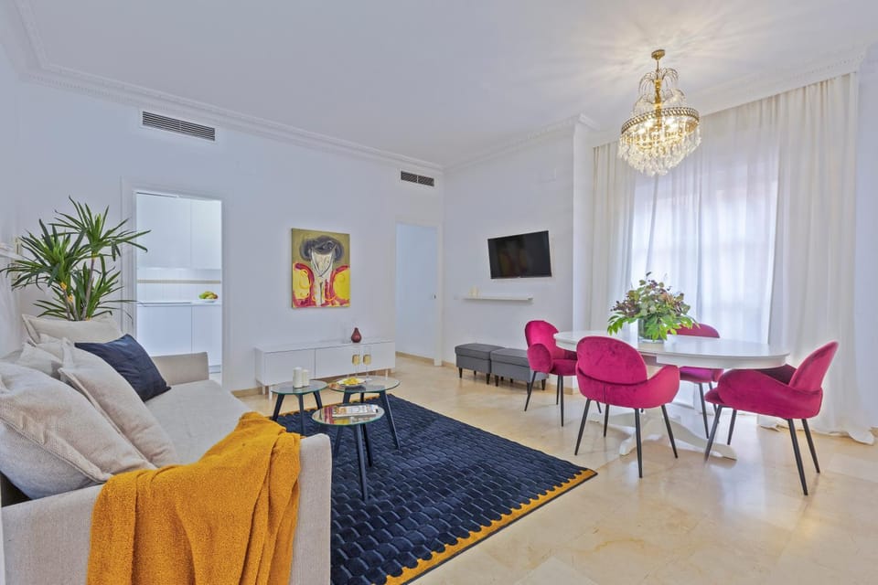 TV and multimedia, Living room, Seating area, Dining area