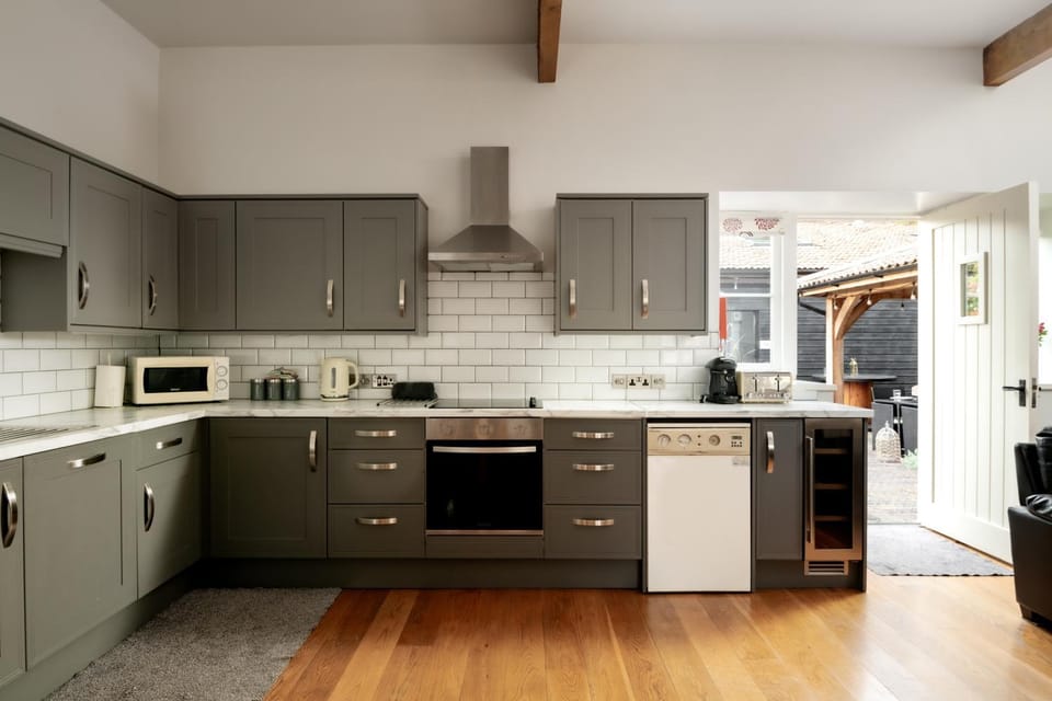 Kitchen or kitchenette, dishwasher, stove, toaster