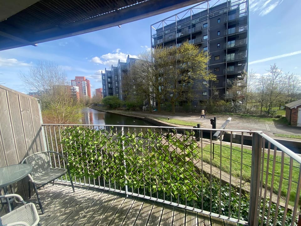 MCR-2bed2bathAptParkingLUX Canal Apartment in Manchester