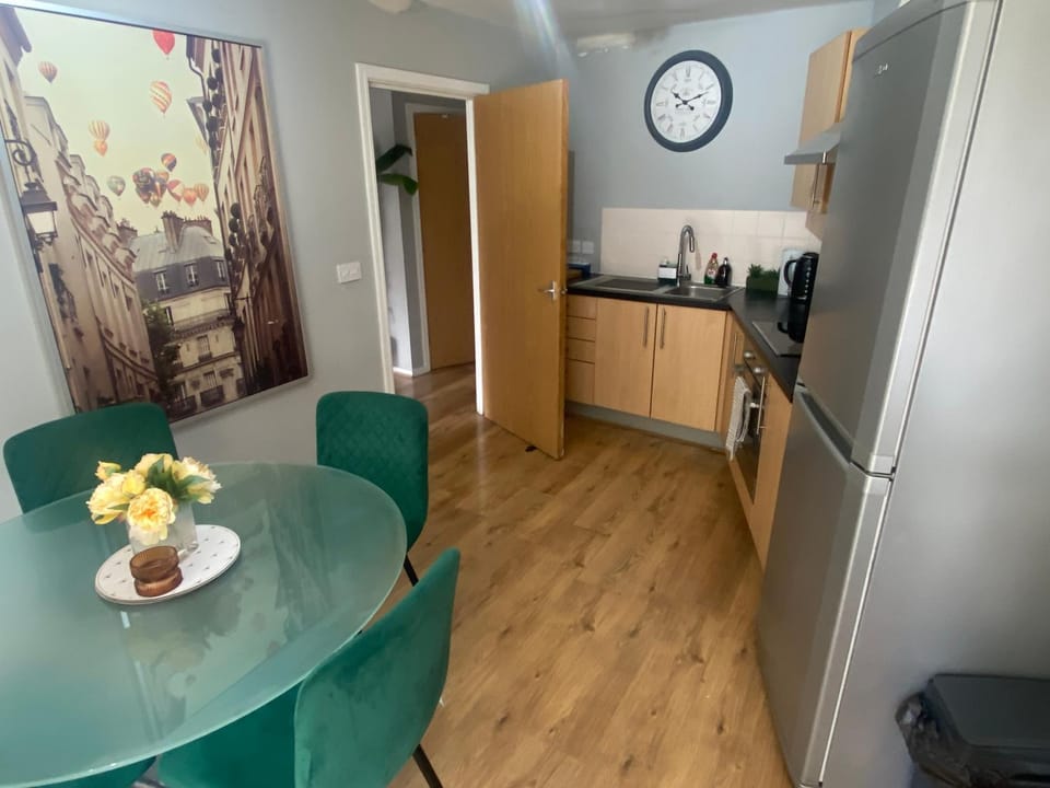MCR-2bed2bathAptParkingLUX Canal Apartment in Manchester