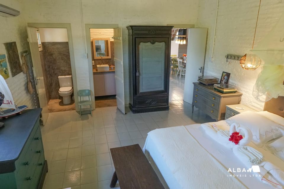 Toilet, Bed, Bathroom, Photo of the whole room, Bedroom, air conditioner