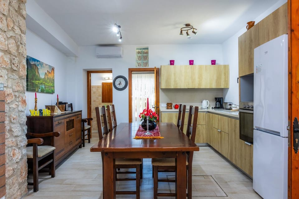 Property building, Kitchen or kitchenette, Living room