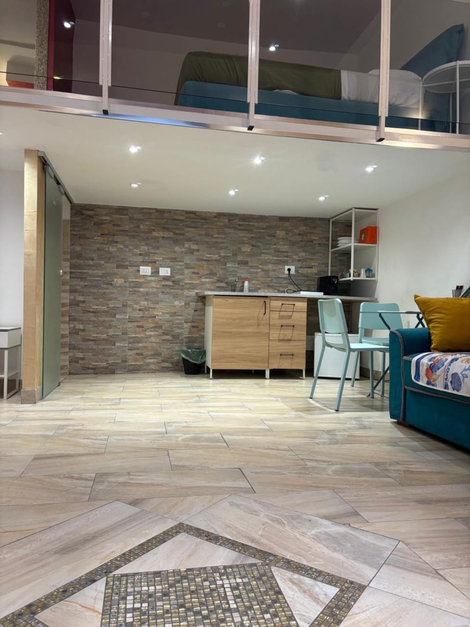 Bed, Kitchen or kitchenette, Living room, Photo of the whole room, Seating area, Bedroom