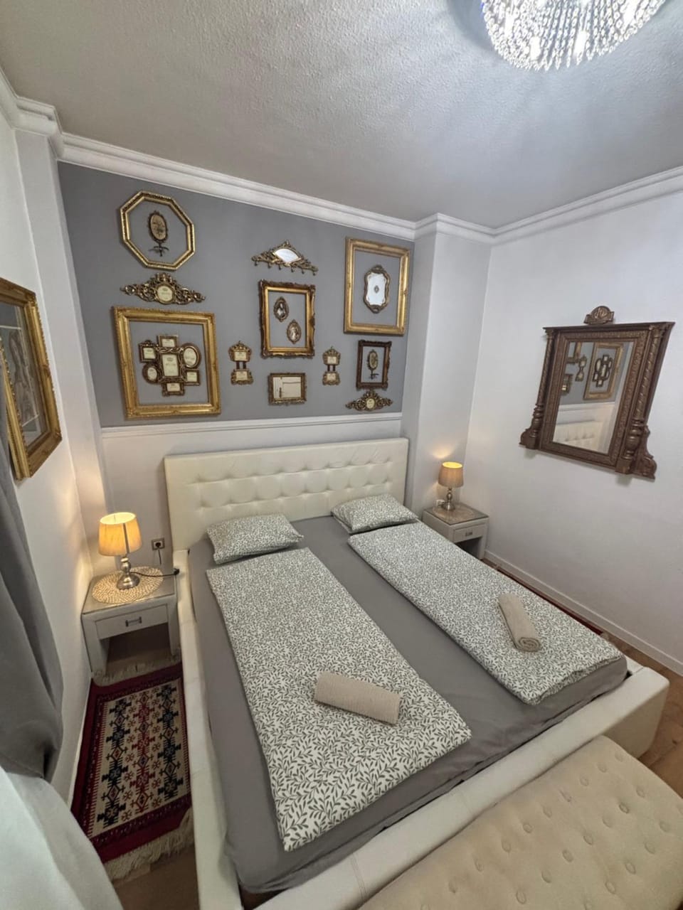 Bed, Photo of the whole room, towels