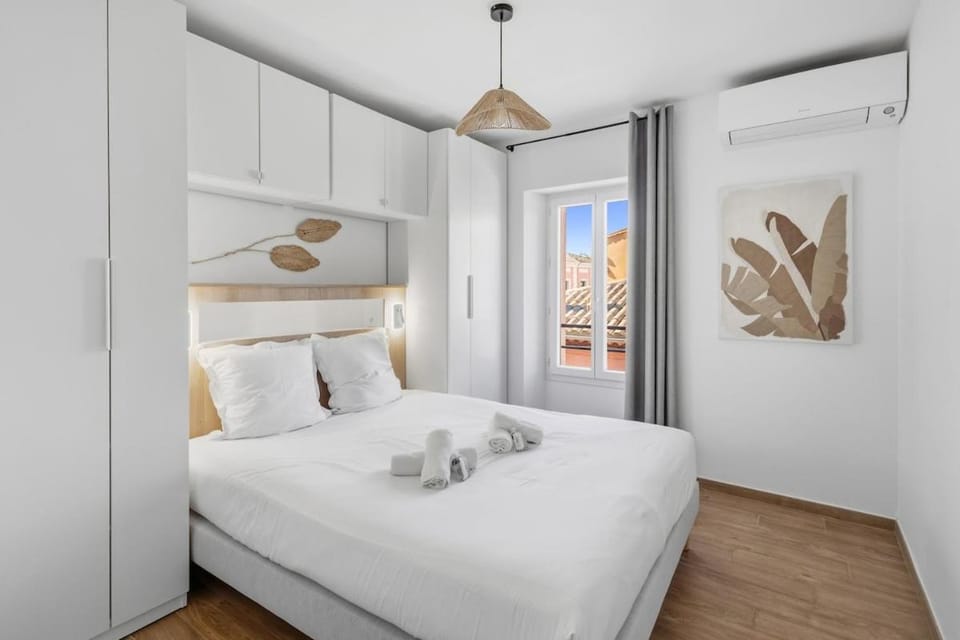 Bed, Photo of the whole room, Bedroom, air conditioner