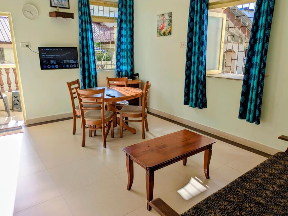 TV and multimedia, Living room, Dining area