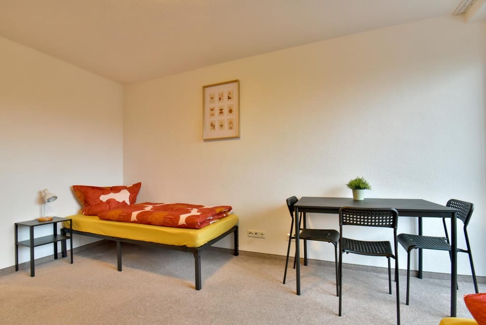Bed, Photo of the whole room, Seating area, Bedroom