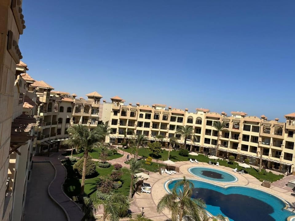 Property building, Day, Garden, Pool view, Swimming pool, Swimming pool, sunbed