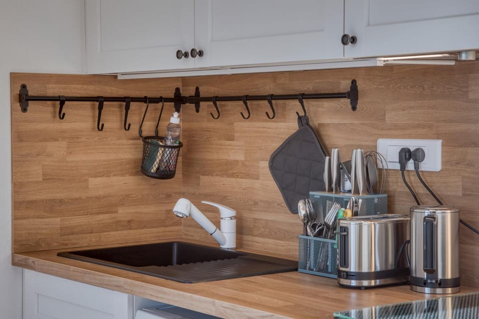 Coffee/tea facilities, stove, toaster