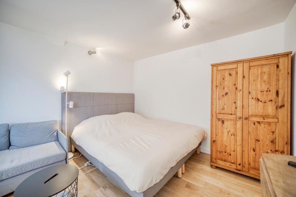 Bed, Photo of the whole room, Bedroom, wardrobe