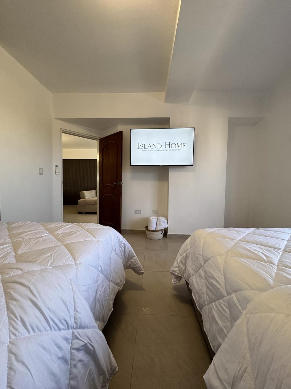 Bed, towels