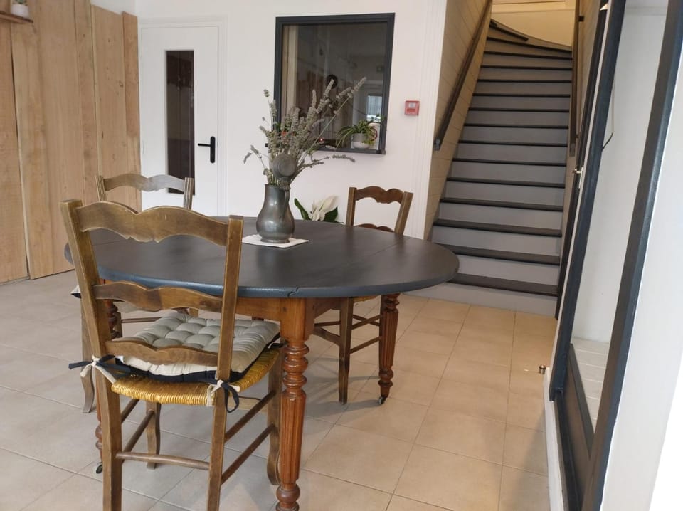 Chambre Nérondes Le Lion d'Or Vacation rental in Centre-Val de Loire