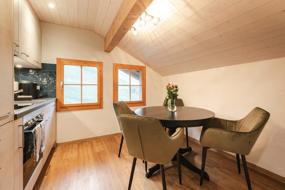 Dining area, kitchen