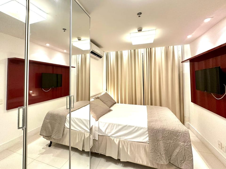 Bed, TV and multimedia, Photo of the whole room, Bedroom, wardrobe, air conditioner