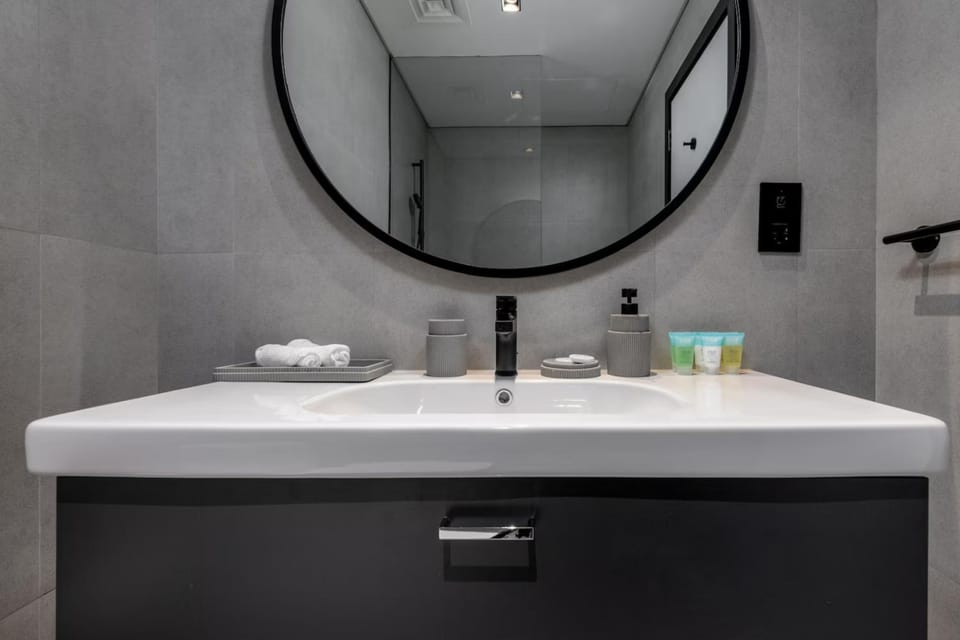 Luxury Apartment with Burj Khalifa View, Balcony Netflix WeHome Premium Apartment in Dubai