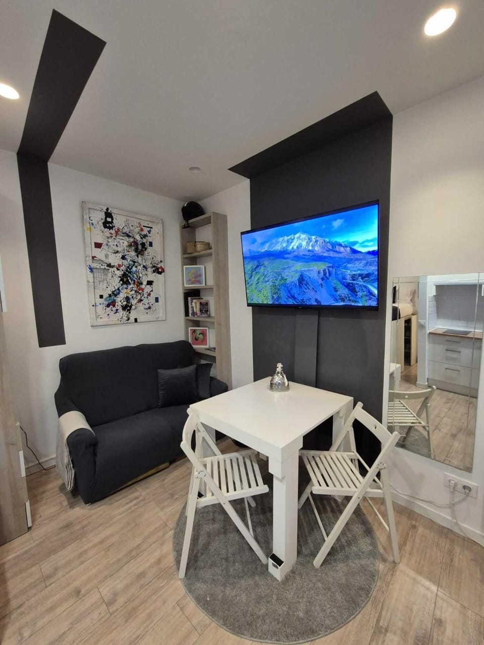 Communal lounge/ TV room, TV and multimedia, Living room, Seating area, Dining area