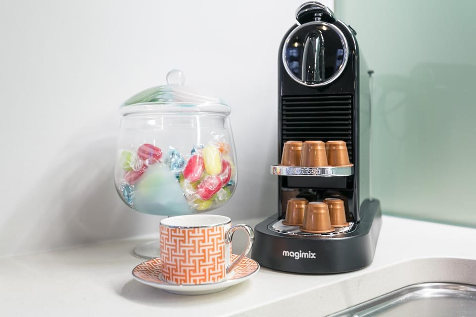 Coffee/tea facilities, Kitchen or kitchenette, Food, toaster