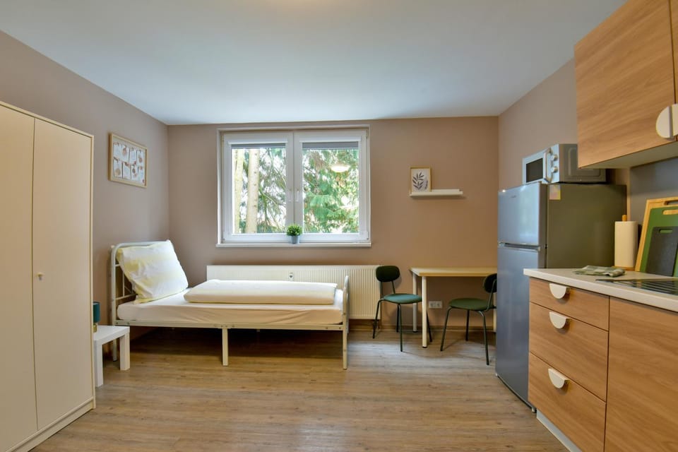 Bed, Kitchen or kitchenette, Bedroom, wardrobe