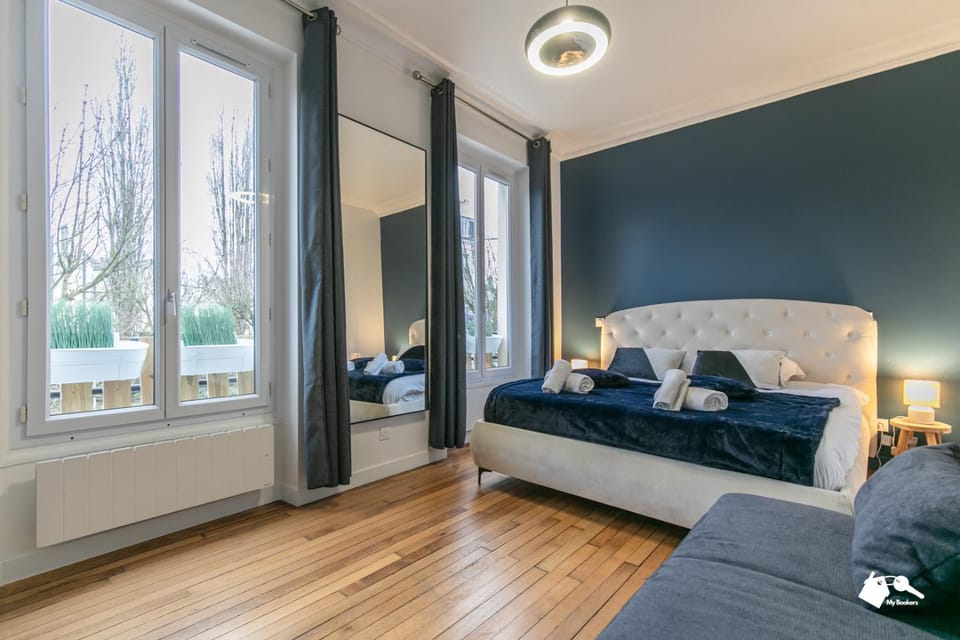 Bed, Photo of the whole room, Bedroom
