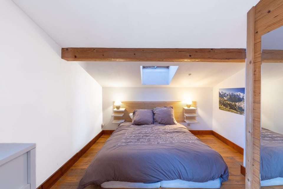 Property building, Living room, Bedroom