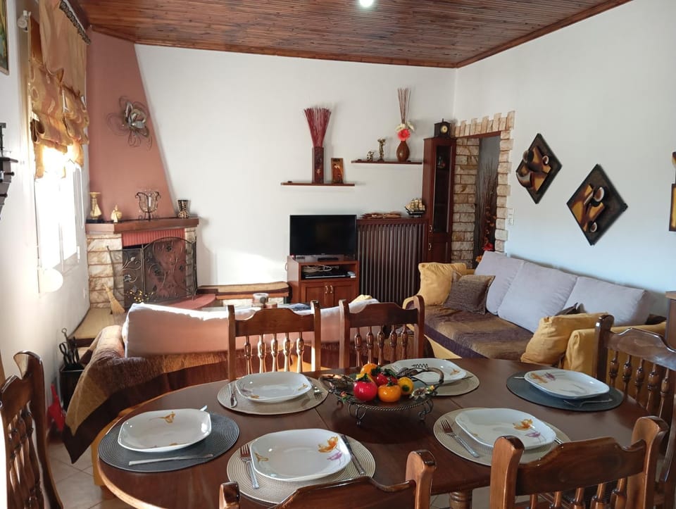 Living room, Seating area, Dining area