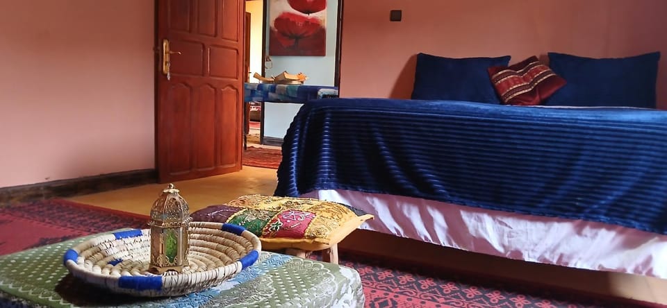 Photo of the whole room, Seating area, Bedroom