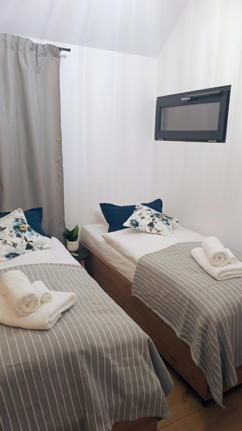 Photo of the whole room, Bedroom, towels