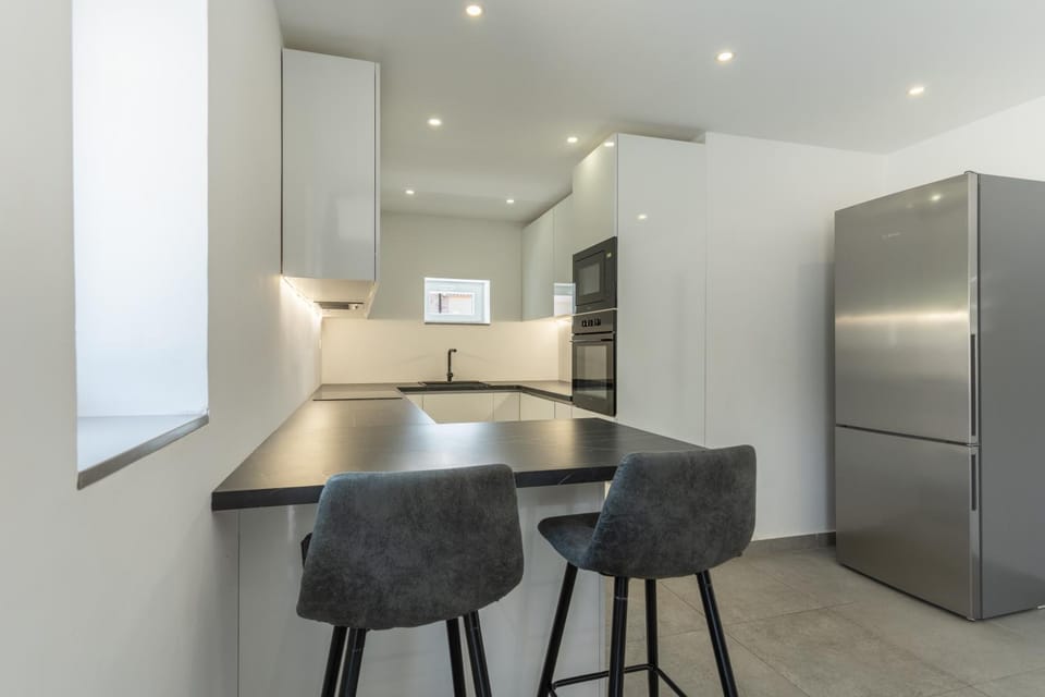 Kitchen or kitchenette, Dining area, oven, stove