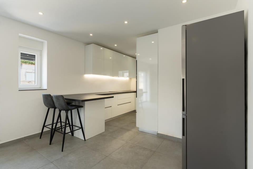 Kitchen or kitchenette, Dining area, oven