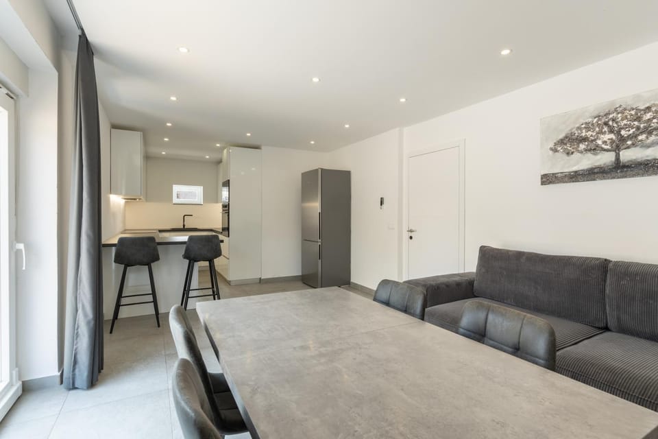 Kitchen or kitchenette, Living room, Seating area, Dining area, oven, stove