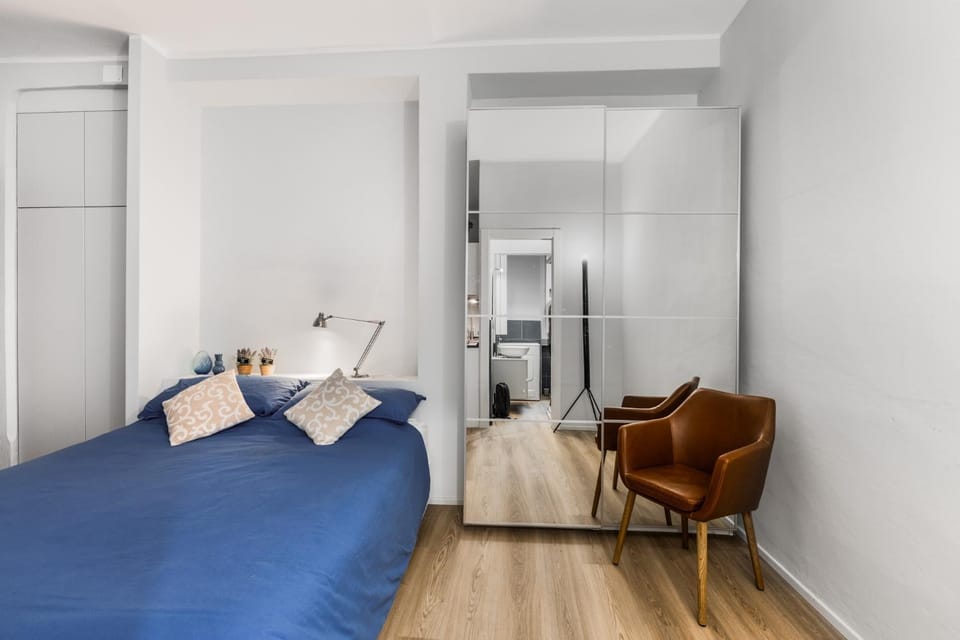 Bed, Living room, Seating area
