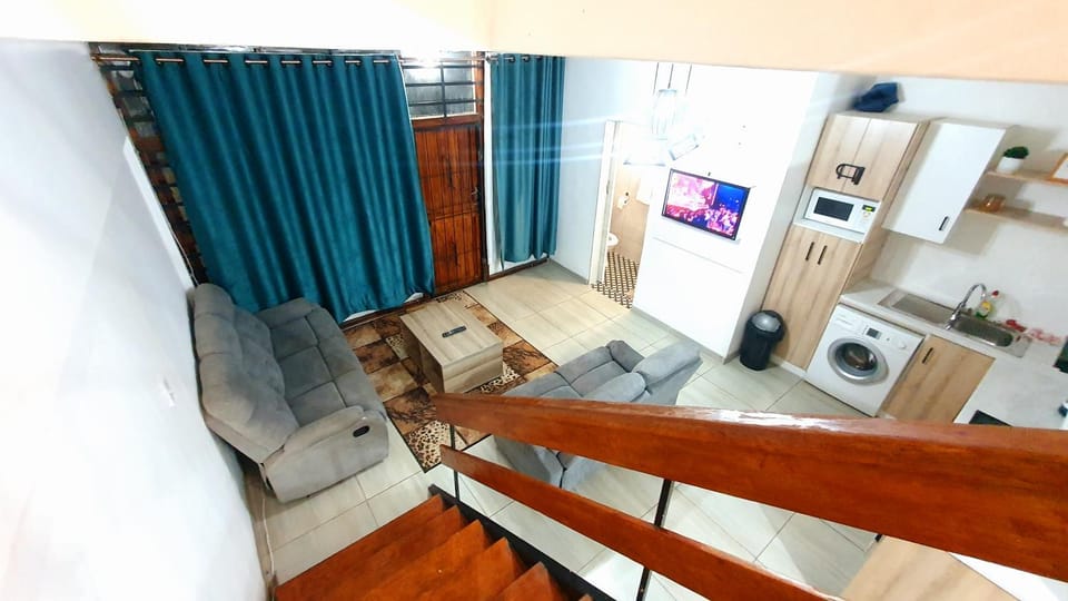 Communal lounge/ TV room, TV and multimedia, Kitchen or kitchenette, Living room, Seating area, washing machine