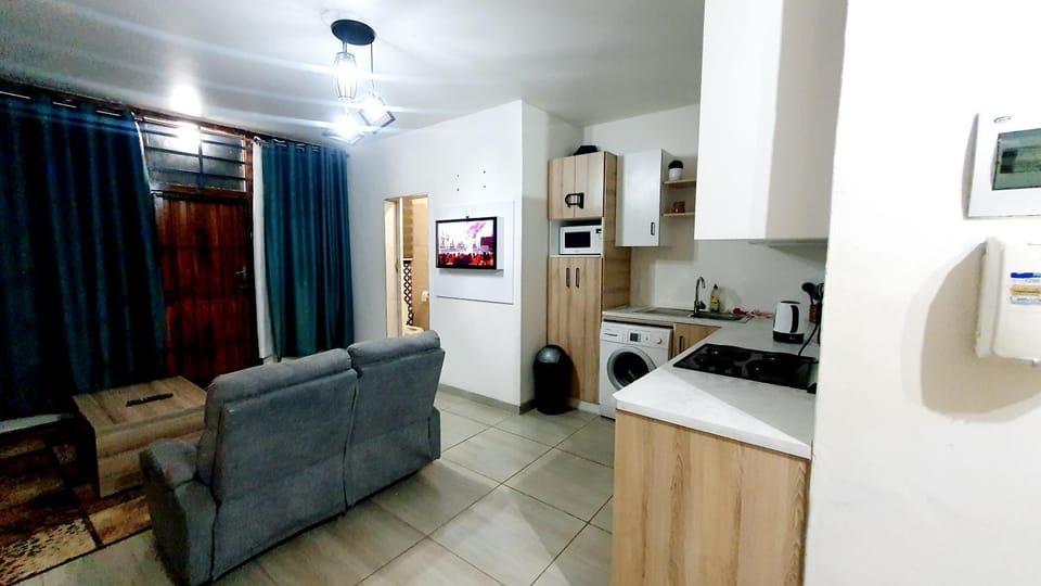 TV and multimedia, Kitchen or kitchenette, Living room, Seating area
