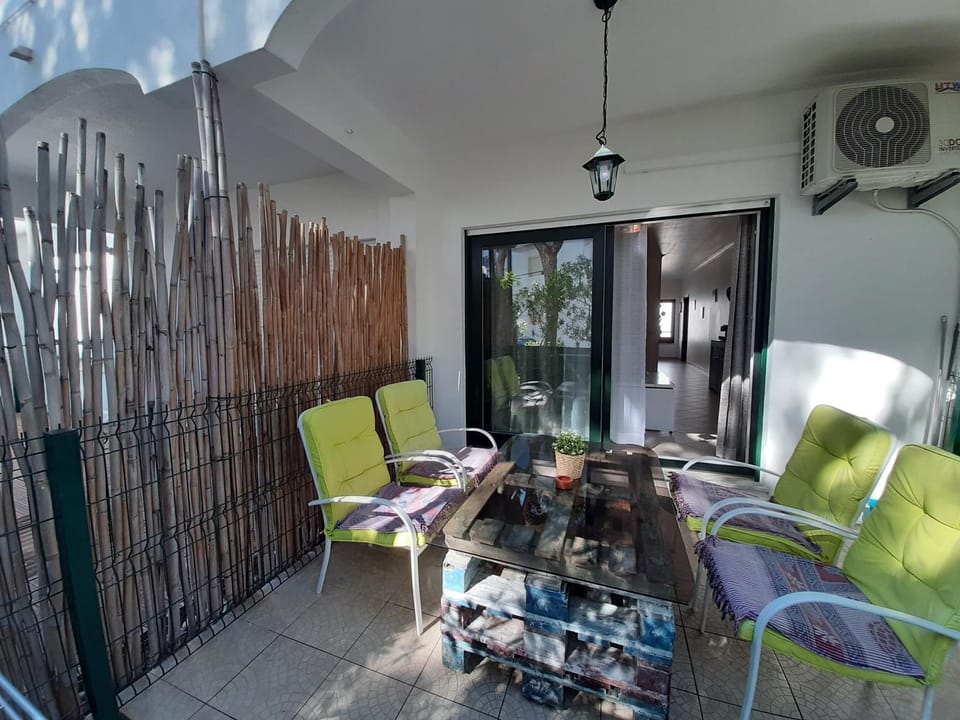 View (from property/room), Balcony/Terrace, Dining area