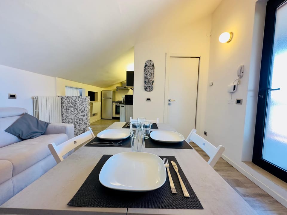 Kitchen or kitchenette, Living room, Seating area, Dining area, air conditioner, air conditioner