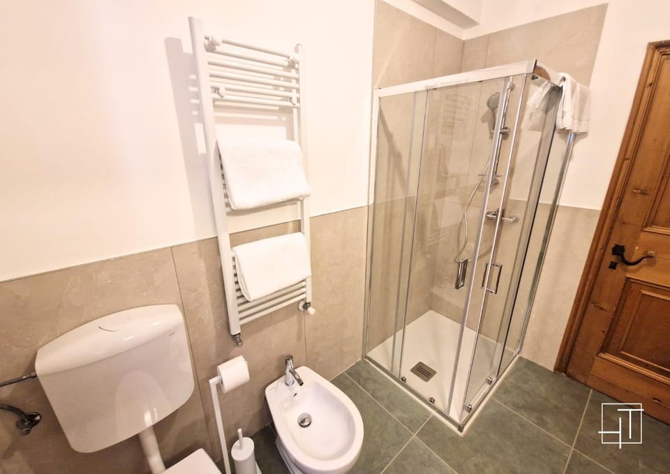 Shower, Toilet, bidet